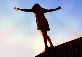 Девушка пыталась спрыгнуть с моста в Караганде