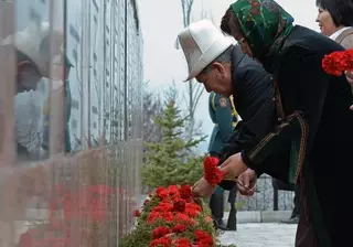 В пятилетие революции Алмазбек Атамбаев сожалеет о не проведенной люстрации