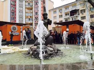 В День любви в Алматы открыли фонтан