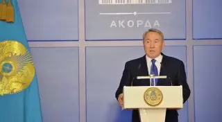 Назарбаев просит генералов не огорчать его