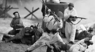 Хроники войны: Сегодня ты спасаешь товарища, завтра - он тебя