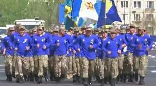 Военные Астаны устроили забег в честь 70-летия Победы