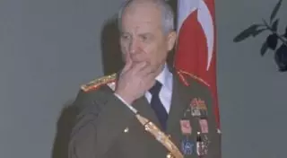 Умер осужденный на пожизненный срок бывший президент Турции