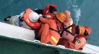 Около 400 мигрантов спасены у берегов Индонезии с дрейфующей лодки