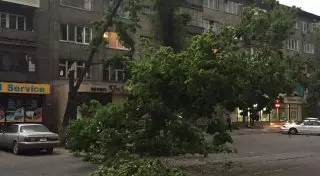 Непогода ударила по Алматы и Астане