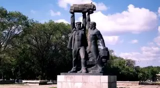 В центральном парке Караганды орудуют вандалы