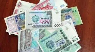 Центральный банк Узбекистана приостановил обмен валюты - СМИ