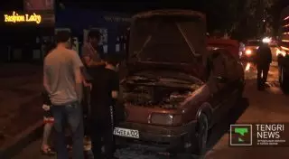 Автомобиль сгорел на улице Розыбакиева в Алматы