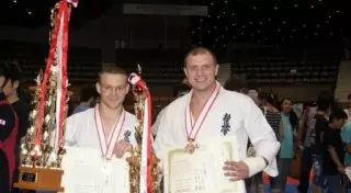 Чемпион мира и России по каратэ найден на свалке в черном пакете