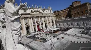 Легализацию однополых браков назвали в Ватикане поражением человечества