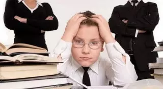 Мажилисмены просят МОН дать школьникам право на нормальный отдых