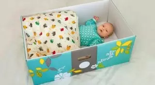 Финские мамы получают коробки с подарками за рождение детей