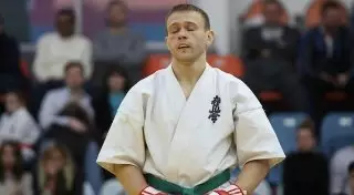 Чемпиона мира по каратэ убили из-за плохо выкрашенного бампера