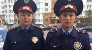 Спасших девушку от суицида полицейских представят к награде в Астане