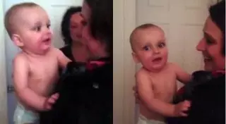 10-месячный мальчик в первый раз видит копию своей мамы