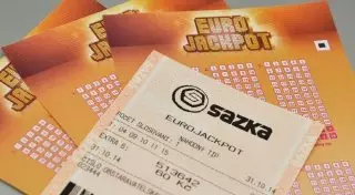 Выигравший в лотерею 100 миллионов долларов чех мог умереть "от счастья"