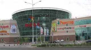 Два человека получили ушибы в результате падения стекла в MEGA Astana