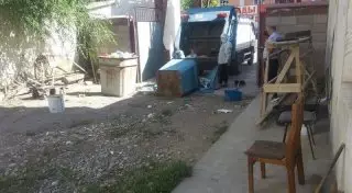 Рабочие предприятия выносили мусор на флаге в Шымкенте