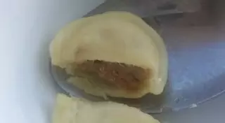 Житель Астаны нашел живых червей в уже сваренных магазинных пельменях