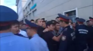 18 человек задержаны после массовой драки у рынка "Артем" в Астане