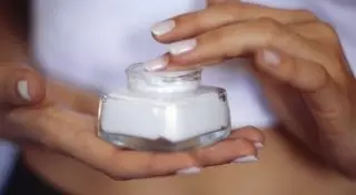 После крема почти за 300 тысяч тенге актюбинка покрылась сыпью и обратилась в суд