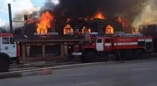Пожар в Актобе: Горит крупный ресторан