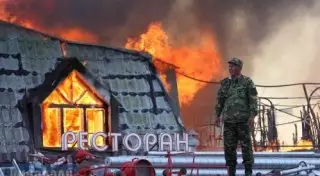 Появились новые фото и видео пожара в ресторане в Актобе
