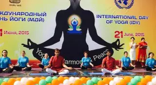 Казахстанцы  собрались на массовых занятиях йогой