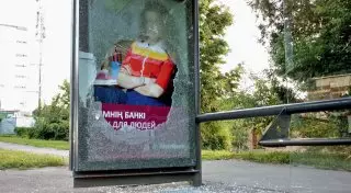 Алматинцев попросили прекратить порчу автобусных остановок