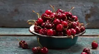 Карагандинцы пожаловались на "золотые" ягоды и фрукты