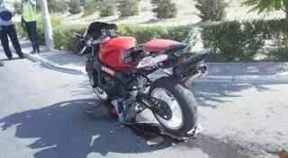 Виновным в ДТП в Актау признали врезавшегося в патрульное авто мотоциклиста