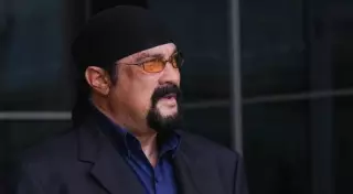 Стивен Сигал показал приемы айкидо школьникам Астаны