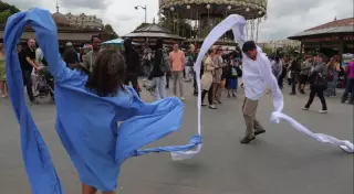 Арт-перформанс художника из Казахстана "взорвал" Париж