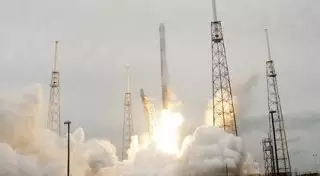 Американская ракета Falcon 9 взорвалась сразу после старта