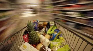 Скидки объявили в торговых сетях Астаны в честь Дня столицы