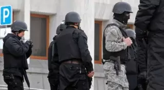 Шымкентский бизнесмен "захватил" заложников и потребовал самолет