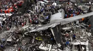 Крушение самолета в Индонезии: Число жертв возросло до 113 человек