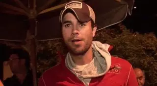 Энрике Иглесиас арестован за вождение авто без прав