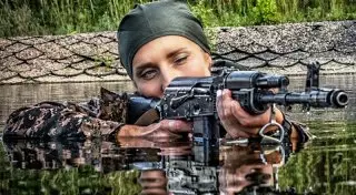 Самые красивые девушки-военнослужащие угостят "оружием" в Астане