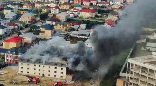В Астане горит трехэтажное здание