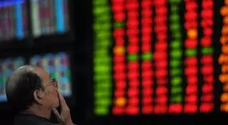 Экономисты оценили риски для Казахстана от кризиса на биржах КНР