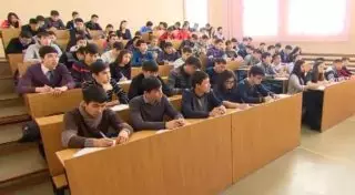 Студенты Астаны смогут сообщать о взятках в вузах по WhatsApp