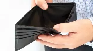 У 63 процентов казахстанцев заканчиваются деньги до зарплаты - опрос