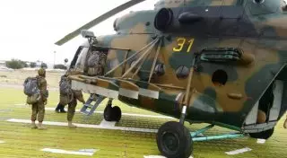 Рекорд в укладке парашюта установили участники десантного биатлона в Казахстане