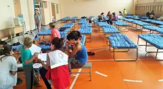 Волонтеры Красного Полумесяца доставили еду и одеяла пострадавшим от селя