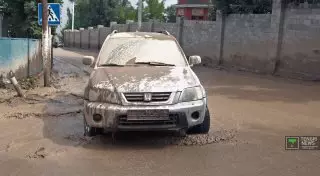 Сель в Алматы помог заработать автомойщикам