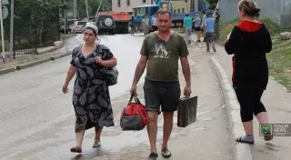 Продукты для жильцов пострадавших от селя домов собирают волонтеры в Алматы