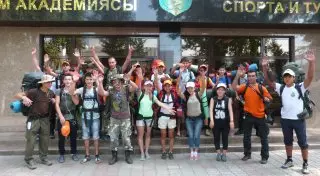 Молодые альпинисты отправились исследовать алматинские ледники