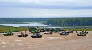 Казахстан лидировал в первом заезде "Танкового биатлона"