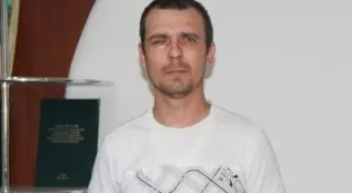 Казахстанские медики вернули зрение спасшему девушку из пожара павлодарцу